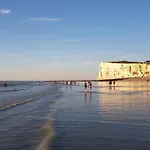Апартаменты A 50m Reves De Les Bains De