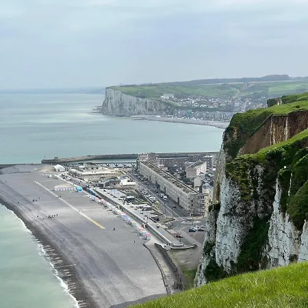 A 50m Reves De Les Bains De *
