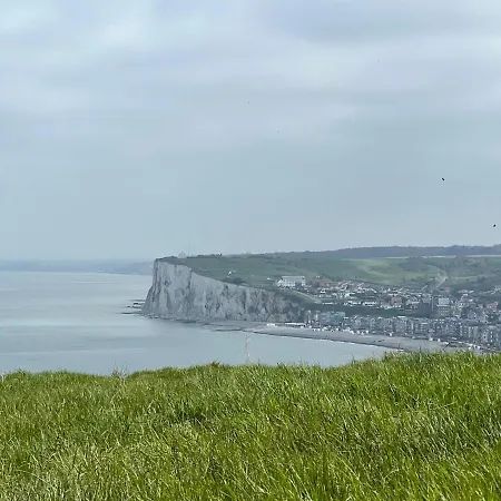 A 50m Reves De Les Bains De Lägenhet